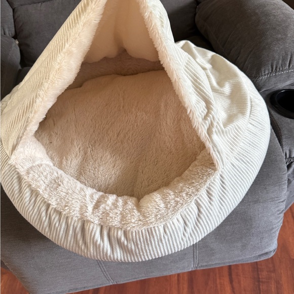 Other - Cozy Cream Pet Bed
